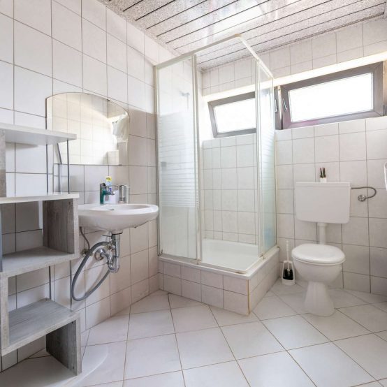Tageslichtbad mit Dusche