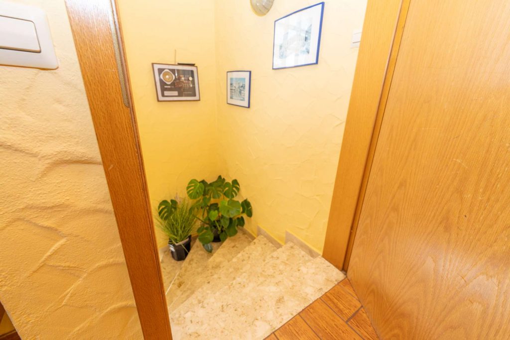 Treppe zum Dachgeschoss