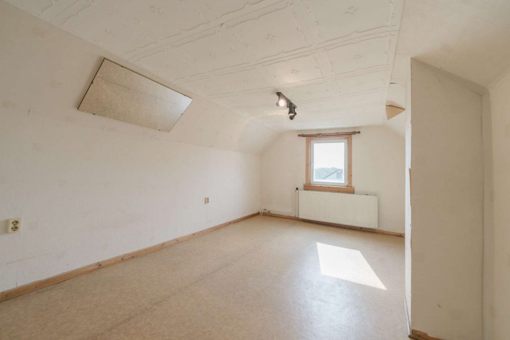Zimmer im Dachboden