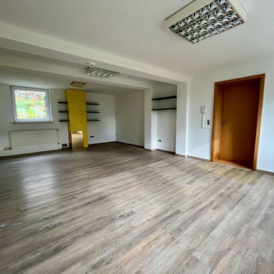 Wohn- und Schlafzimmer