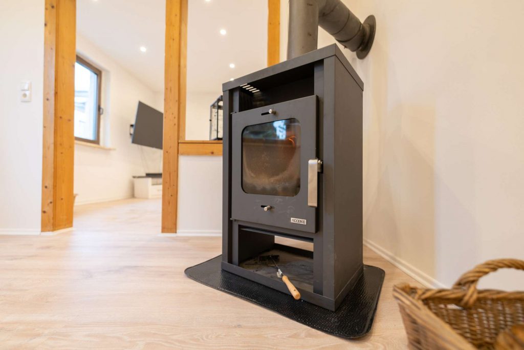 Schwedenofen im Esszimmer - zur Beheizung
