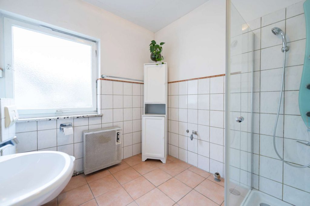 Tageslichtbad mit Dusche