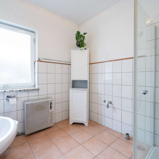 Tageslichtbad mit Dusche