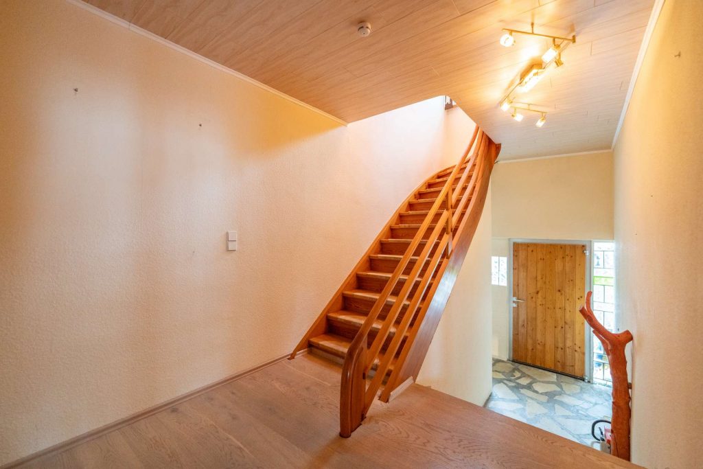 Treppe zum Obergeschoss Anbau