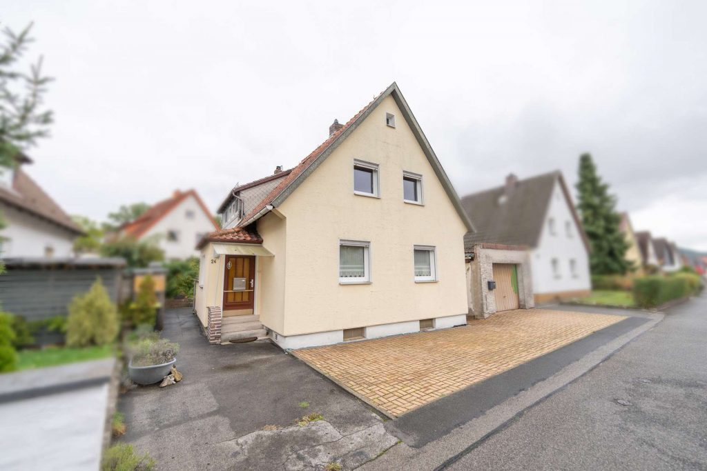 Parkplätze vor dem Haus