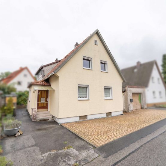 Parkplätze vor dem Haus