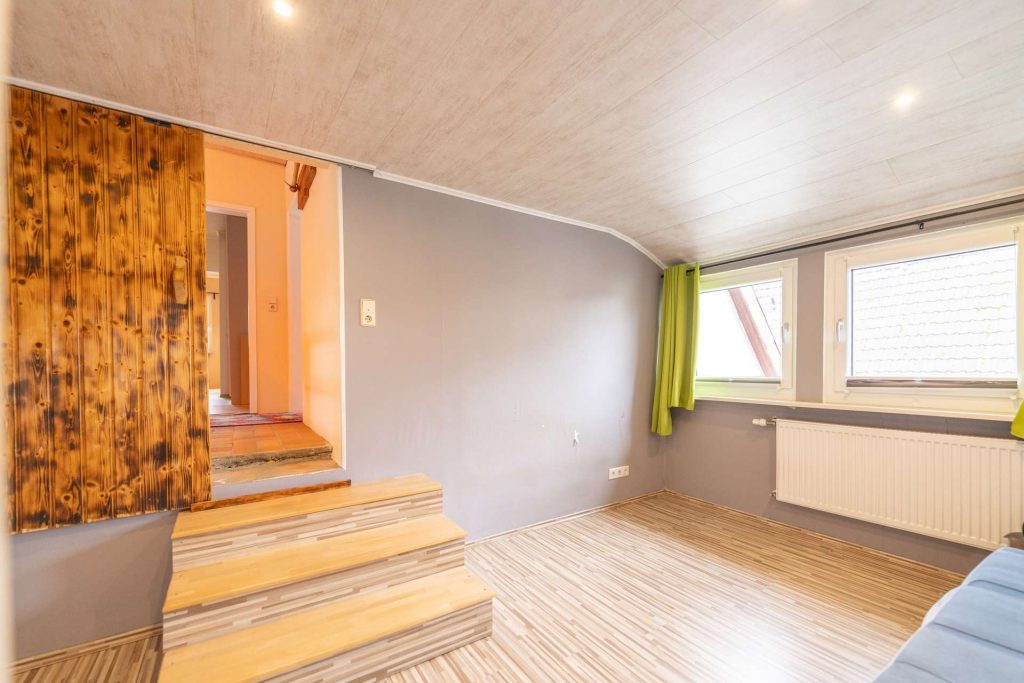 Kind/ Büro vorderes Haus