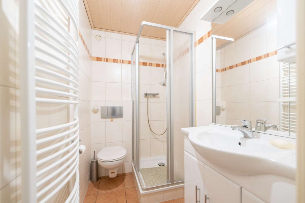 Duschbad vorderes Haus