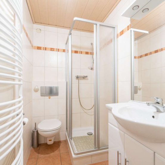 Duschbad vorderes Haus