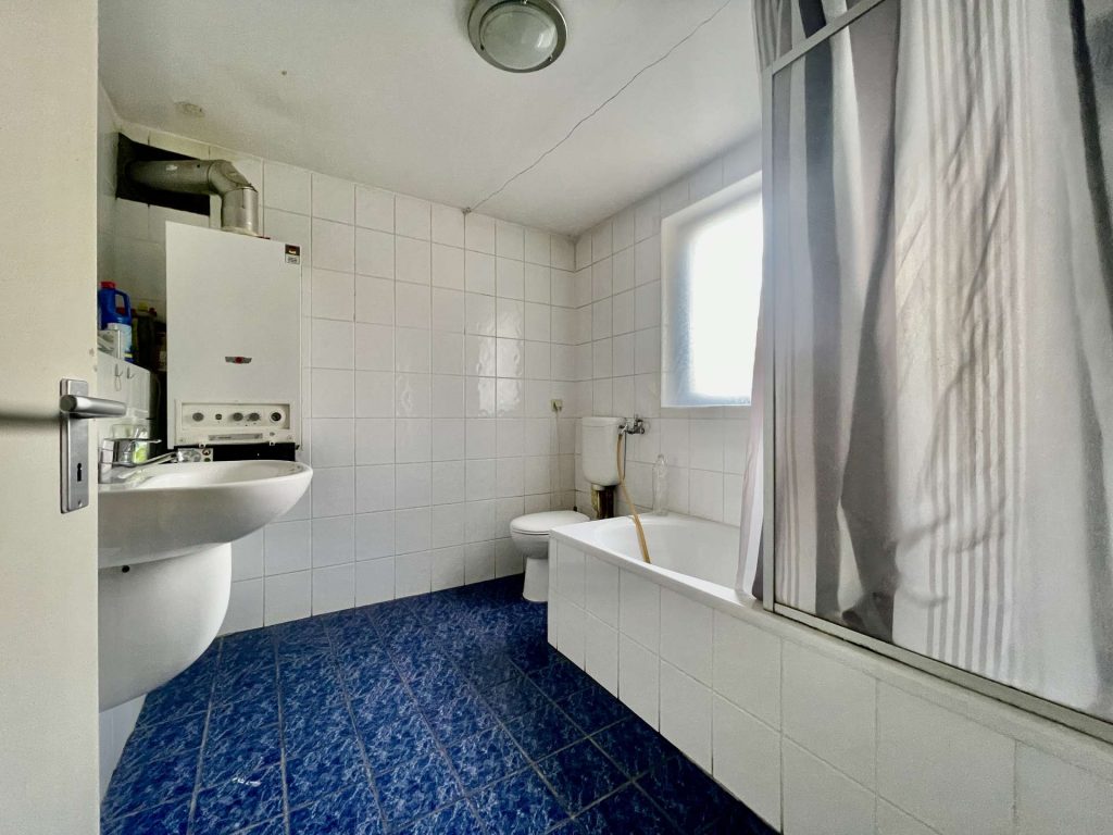 Bad Erdgeschoss Hinterhaus