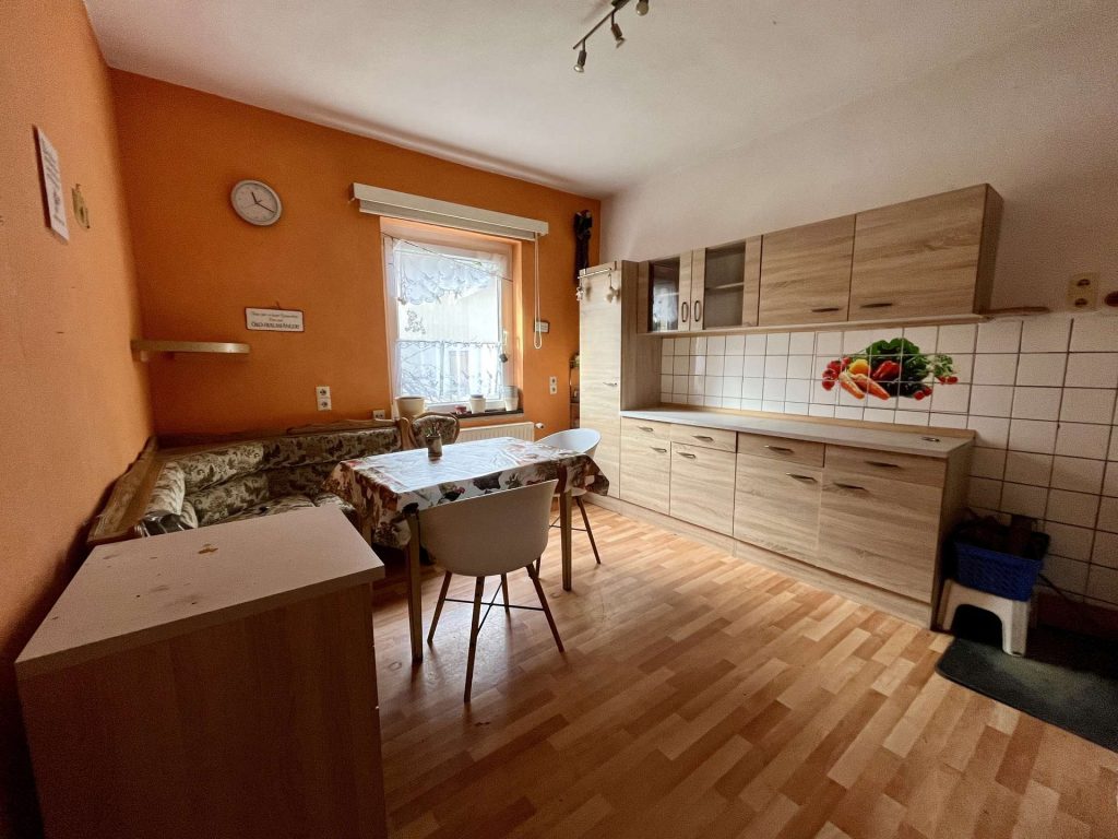 Küche mit Essbereich