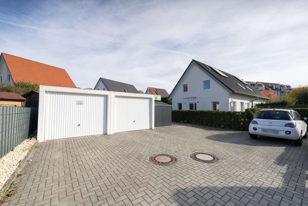 Eine Garage gehört zum Angebot