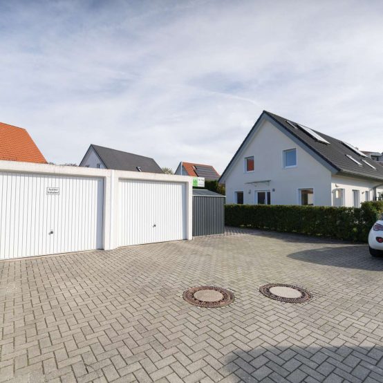 Eine Garage gehört zum Angebot