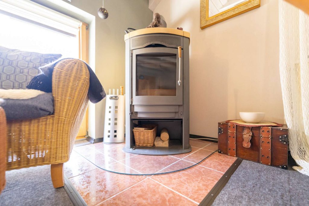 Schwedenofen im Wohn- Esszimmer