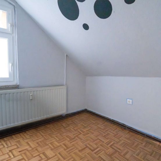 Kind/ Büro DG rechts