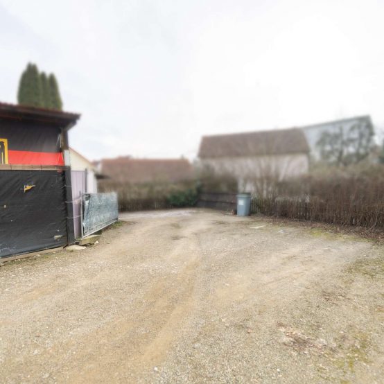 Gemeinschaftshof mit Stellplätzen