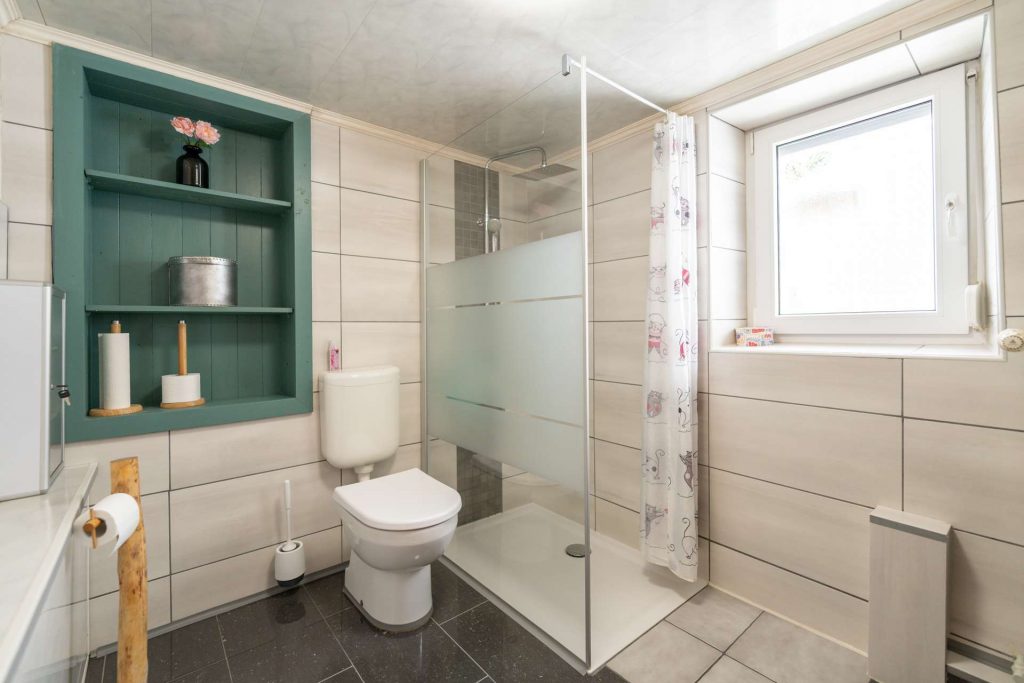 Haus 2 Bad mit Dusche