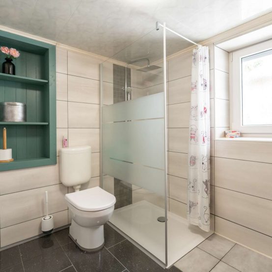 Haus 2 Bad mit Dusche