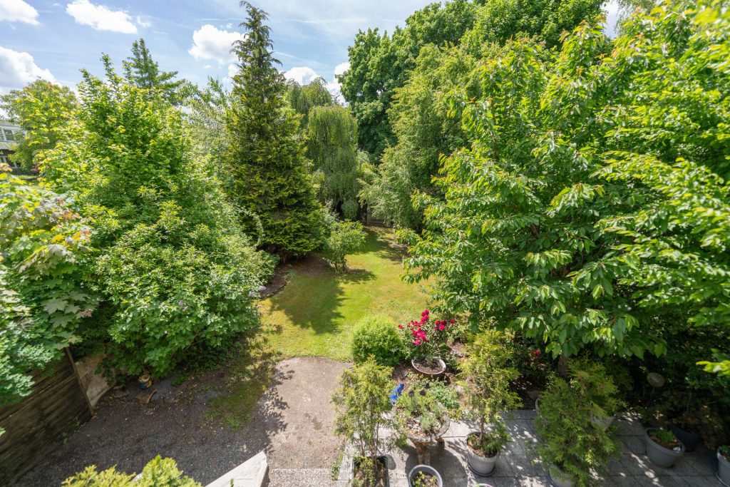 Haus 1 Schöner, gut eingewachsener Garten