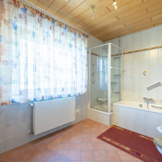 Badezimmer EG
